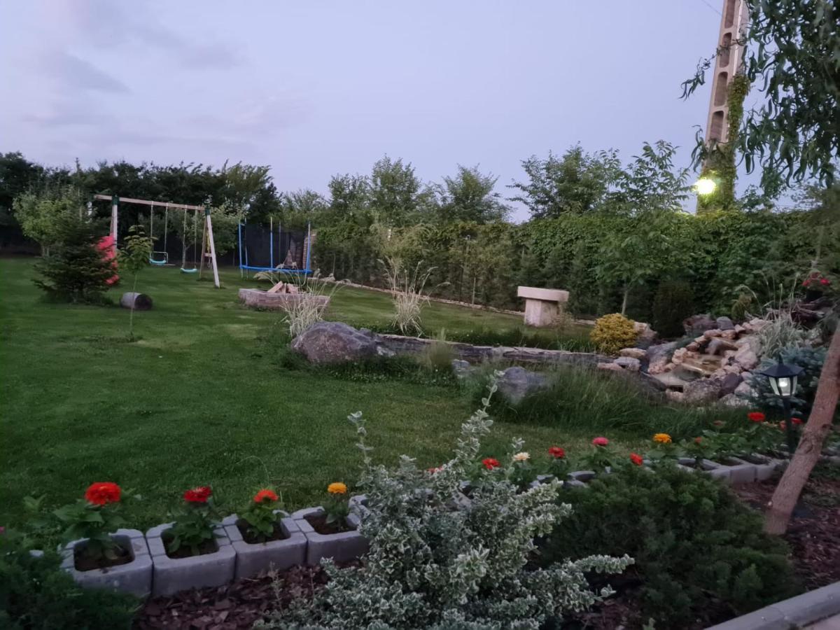 Casa Elis Piscina, Jacuzzy , Sauna, Ciubar Merei Екстер'єр фото