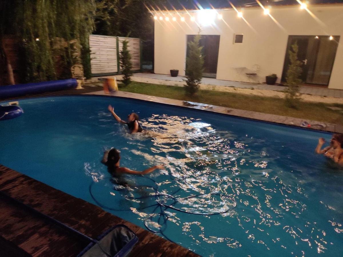 Casa Elis Piscina, Jacuzzy , Sauna, Ciubar Merei Екстер'єр фото