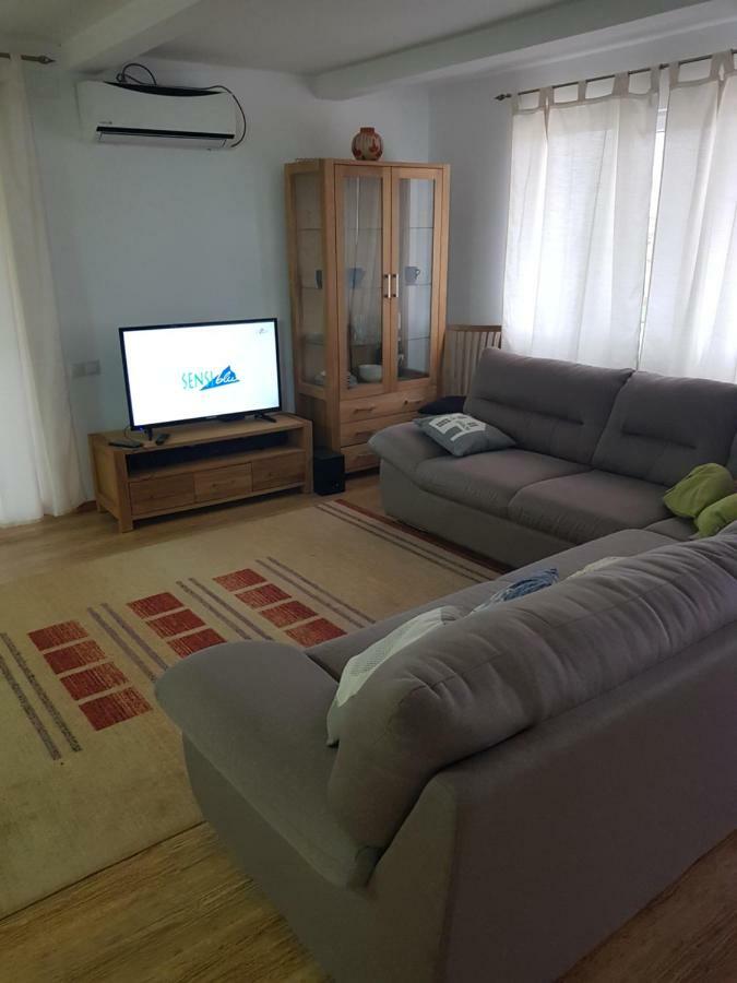 Casa Elis Piscina, Jacuzzy , Sauna, Ciubar Merei Екстер'єр фото